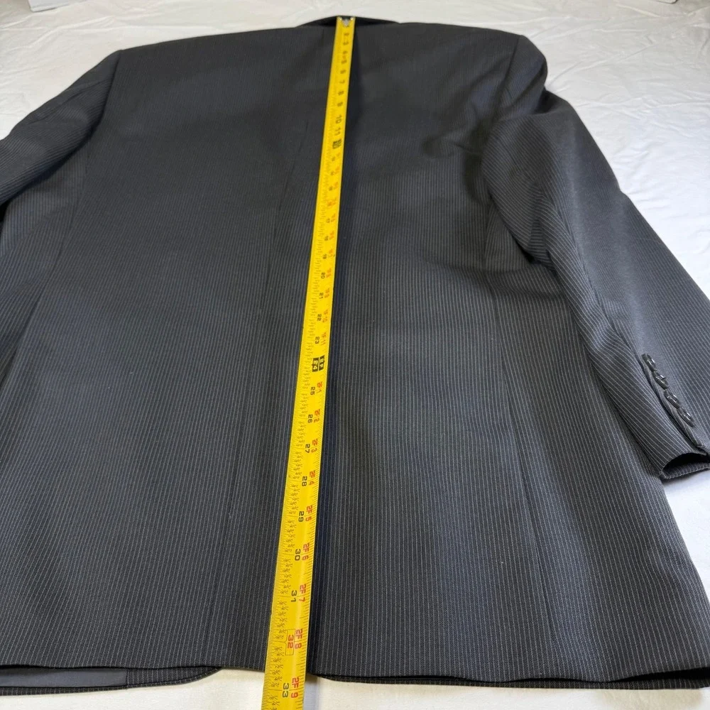 Jones New York 2 Piece Suit Men's Size 42L Pants 36X33 Gray Pinstriped 100% Wool